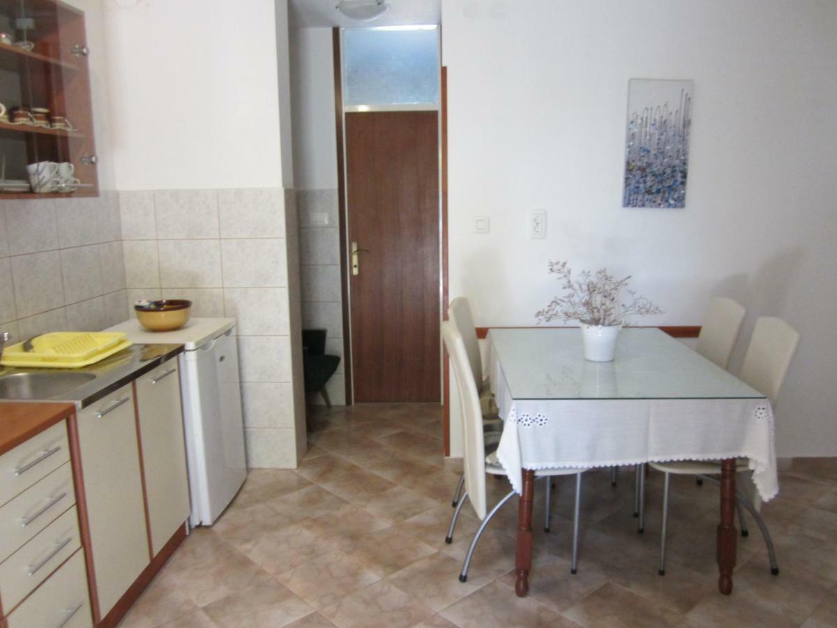 Apartmani Lina Veliki Drvenik Eksteriør billede